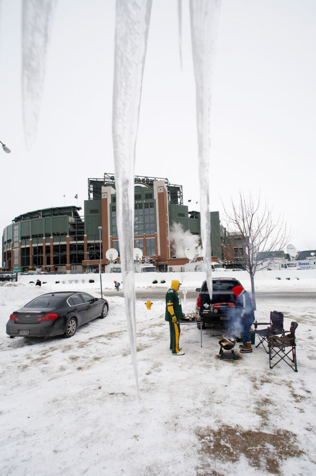 Photos Frozen on the tundra outside Lambeau Field Gallery