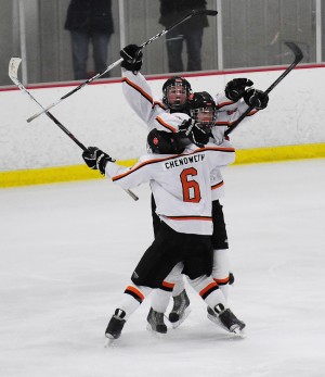WIAA boys hockey: Keryluk, Verona withstand Waunakee