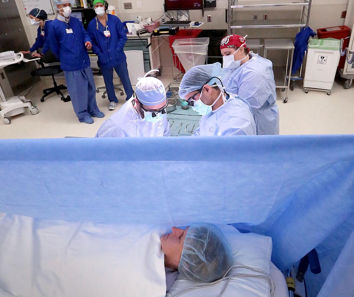 Awake under the knife: More patients opting to stay ...