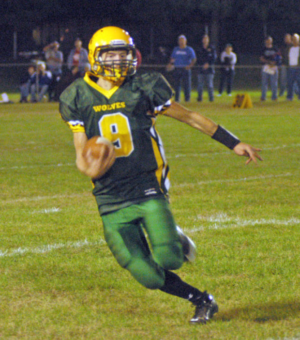 Prep football WonewocCenter looks to be a more physical team in 2014