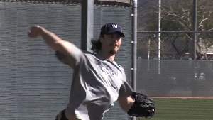 Brewers pitchers, catchers report