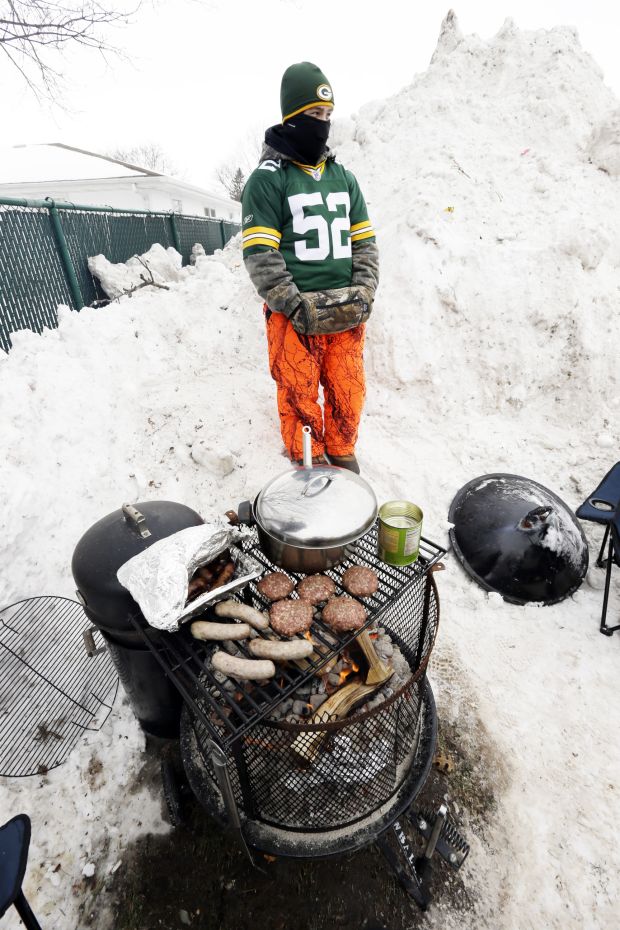 Photos Frozen on the tundra outside Lambeau Field Gallery