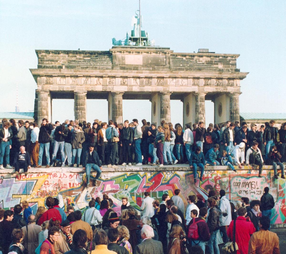 Today In History, Nov. 9: Berlin Wall | History | host.madison.com