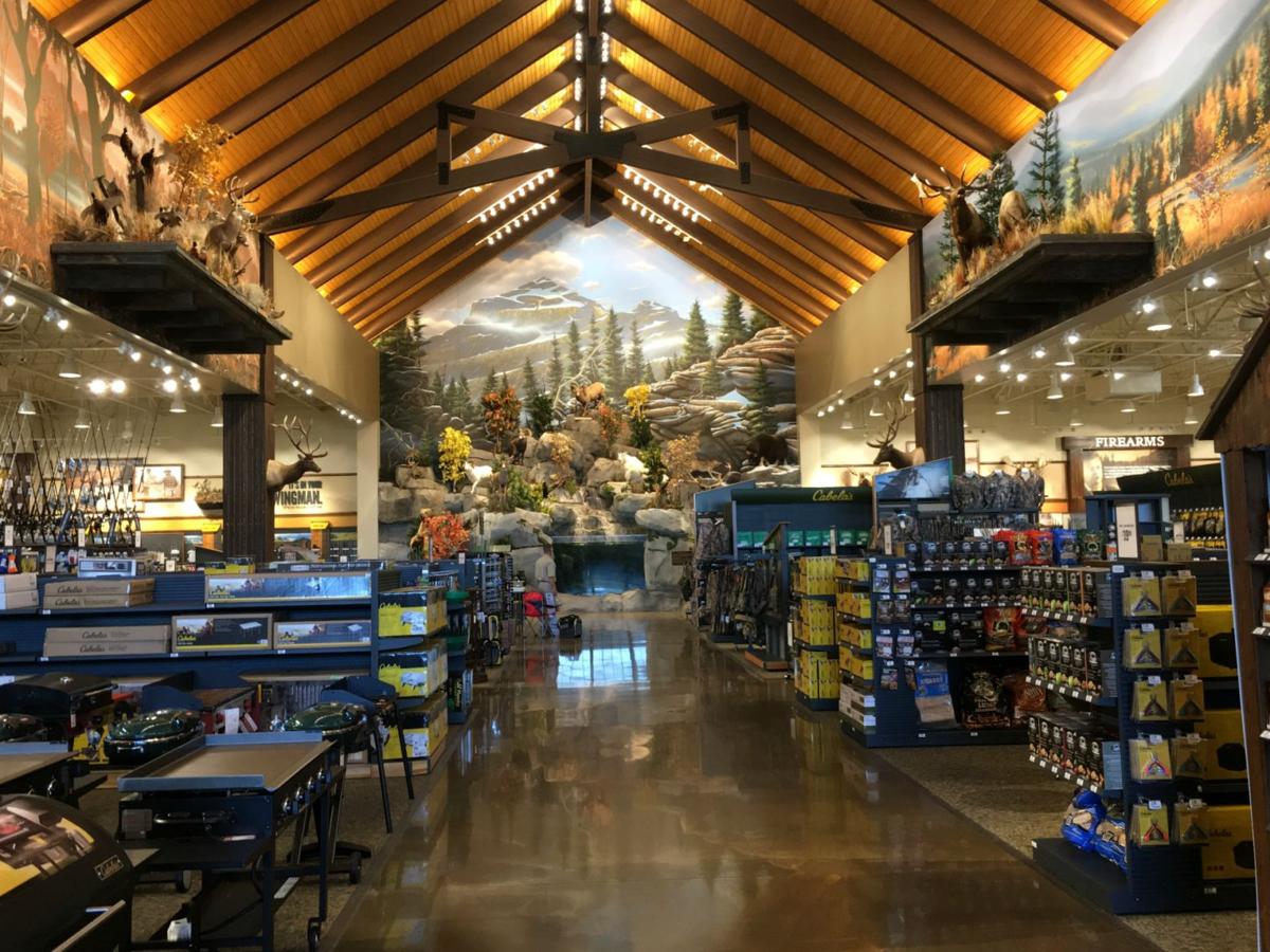 Large crowd for Cabela's grand opening, more events through weekend