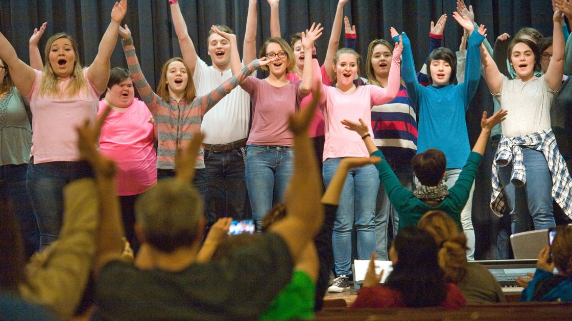 Casey-Westfield, Cumberland choirs prompt dancing in the aisles - Journal Gazette and Times-Courier