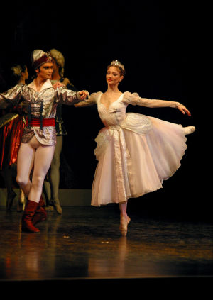 Performing arts news, events: April 25-May 1