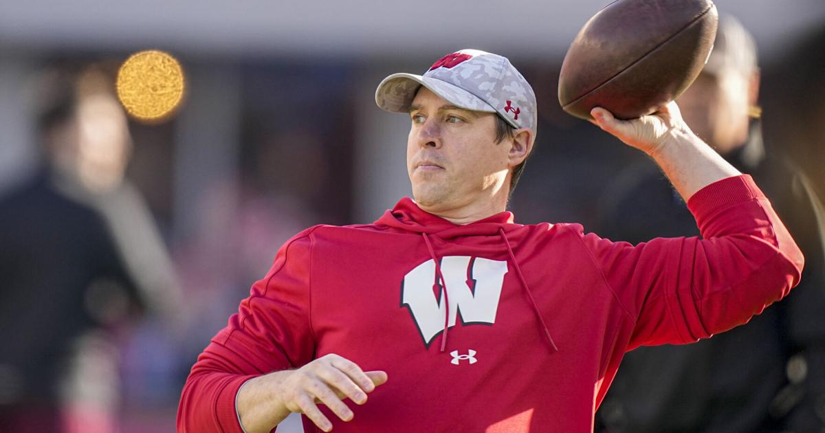 Wisconsin football players ready for last ride with DC Jim Leonhard