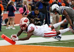 Banged-up Badgers rally to beat Illinois