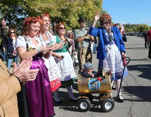 Keg-tappin' revelers start toe-tappin' Oktoberfest weekend