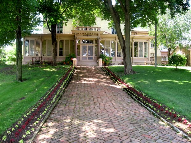 Villa Louis offer expanded tours