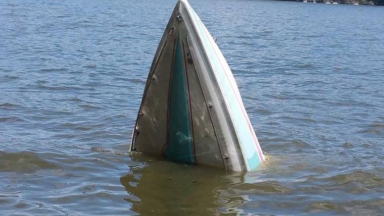 boat lifts lake of the ozarks boat sinks when lift breaks at lake of the ozarks boat lifts lake of the ozarks boat sinks when lift breaks at lake of the ozarks