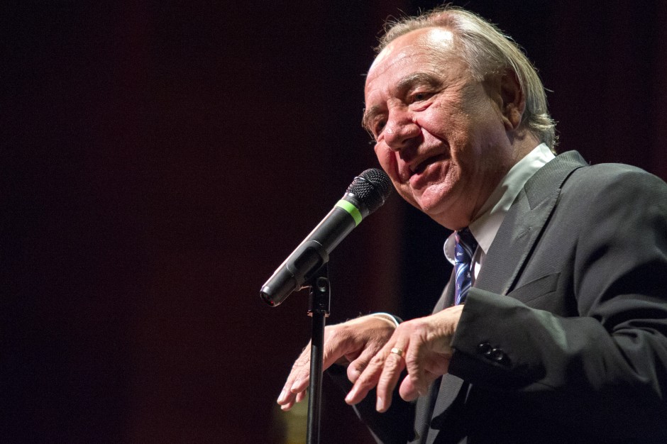 Will Durst aims humorous jabs at left, right and center during Leadership Forum