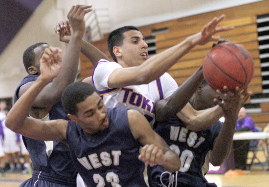 Boys basketball: Another close defeat drops Tigers to 0-2 