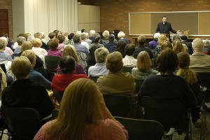 Best-selling author talks about his book to Lodi crowd