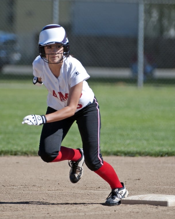 Lodi’s Brianna Mendez makes early runs hold up