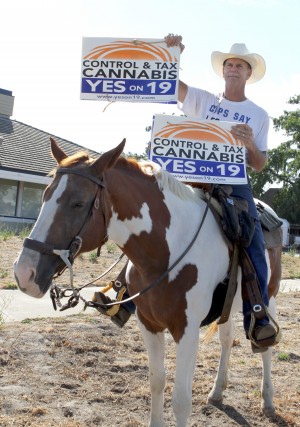 Cowboy rides through Lodi, pushing legalization of marijuana