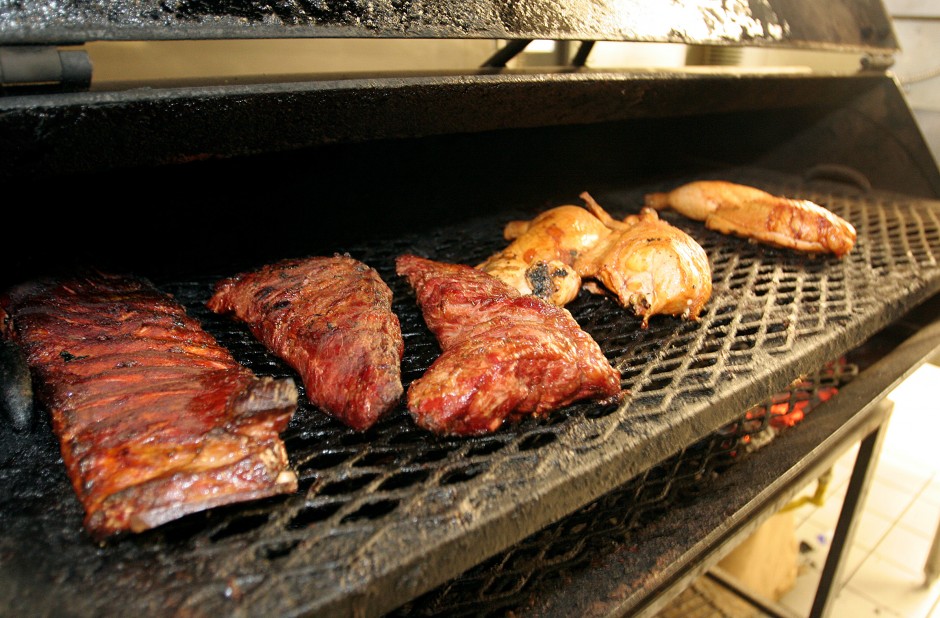 Want ribs? ’Slaw? Stick around Lodi at the Tin Roof BBQ
