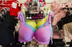 Boutique selling lacy lingerie, trendy purses opens in Downtown Lodi 