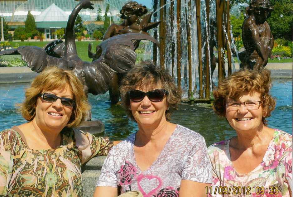 Friends explore Chicago for one week