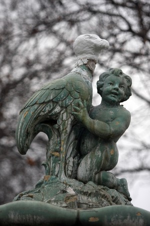 Mysterious artist replaces missing head of bird fountain at Legion Park
