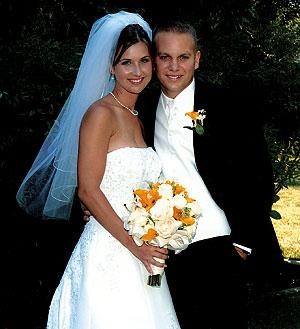 Hust, Kelsey wed in Morris Chapel last June 