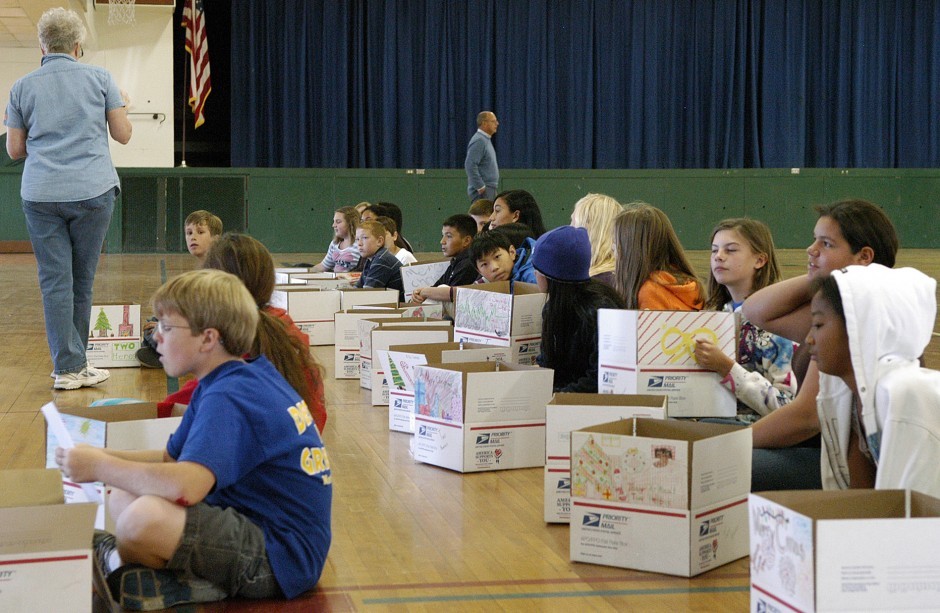 Lodi students send thank-you messages and treats to troops stationed overseas
