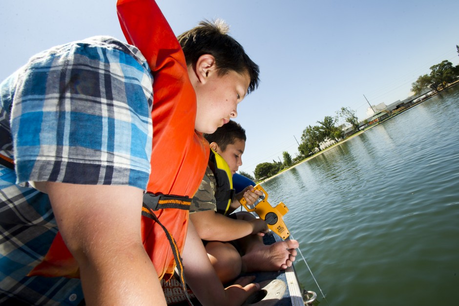 Kids from Outdoor Adventure Club help measure clarity at Lodi Lake