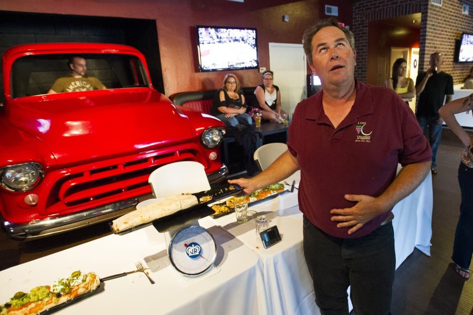 Lodi leaders try — and fail — to eat 6 pounds of beef and beans at sports grill’s opening