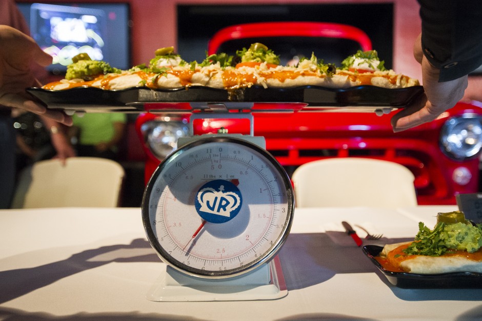 Lodi leaders try — and fail — to eat 6 pounds of beef and beans at sports grill’s opening