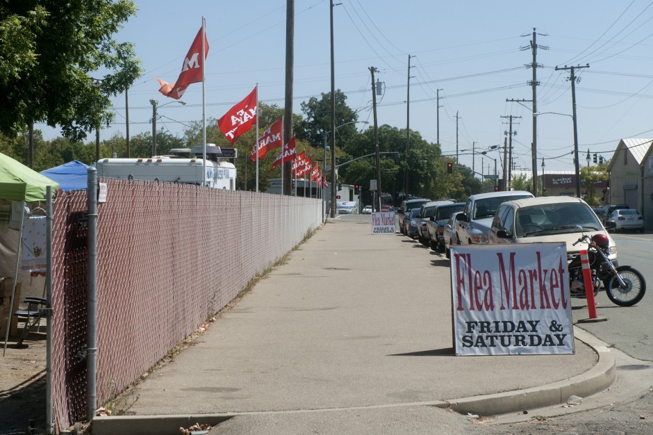 Saturday crowd thin but steady at Lodi Flea Market
