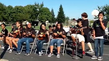We be strummin’