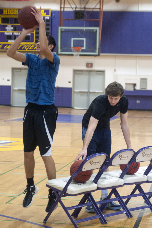 News-Sentinel reporter holds his own against top high school basketball players 