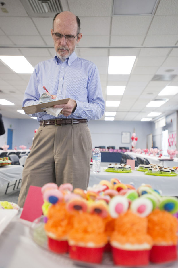 Reporter takes a turn as cupcake contest judge 