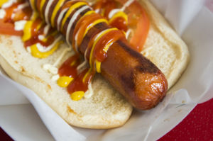 Lodians line up for Flip’s original hamburgers, hot dogs