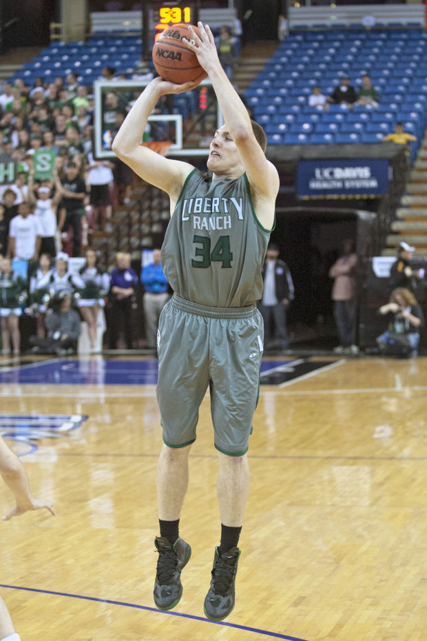 Boys basketball: Hawks’ dream run ends one win short of title
