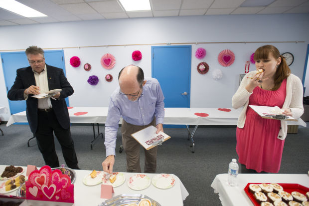 Reporter takes a turn as cupcake contest judge 