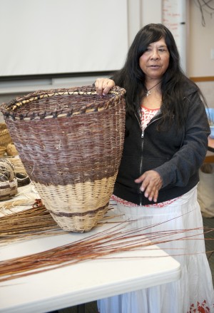 American Indians teach art of basket weaving