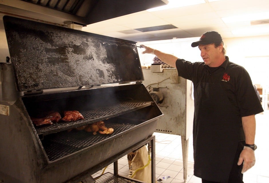Want ribs? ’Slaw? Stick around Lodi at the Tin Roof BBQ