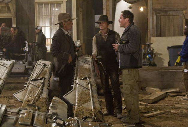 Western, science fiction merge in ‘Cowboys & Aliens’