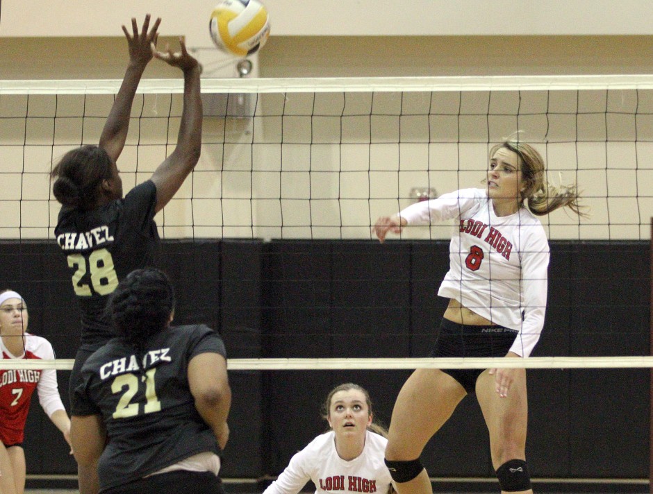 Kirstin Kielhold serves up 24 straight points as Flames ace Titans 