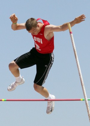 Jannell Hadnot, pole vaulters take flight in divisional finals