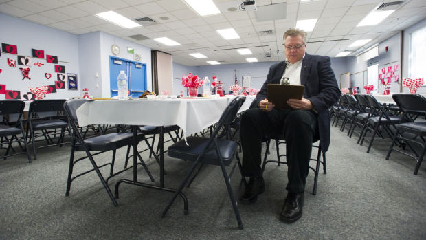 Reporter takes a turn as cupcake contest judge 