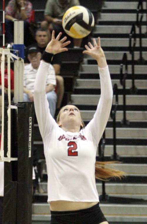 Kirstin Kielhold serves up 24 straight points as Flames ace Titans 
