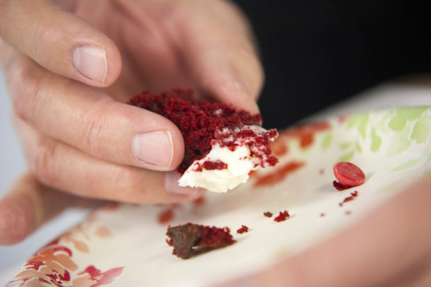 Reporter takes a turn as cupcake contest judge 