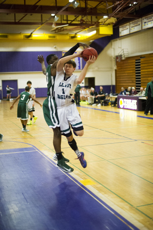 Boys basketball: Eagles knocked out in opening round 