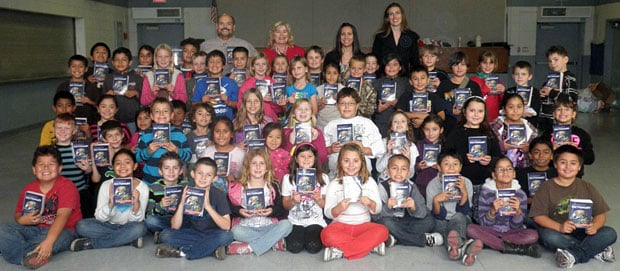 Lodi Elks Lodge provides dictionaries to third-grade students at two schools