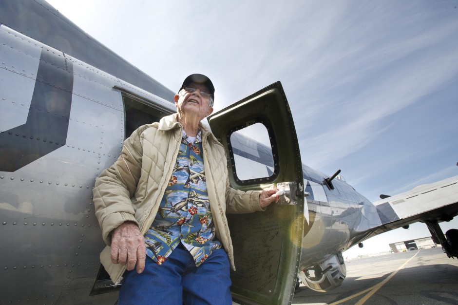Lodi World War II veteran Chuck Casella takes another flight in B-17