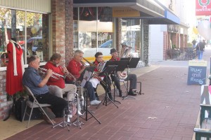 Lodi shops kickstart the holiday season