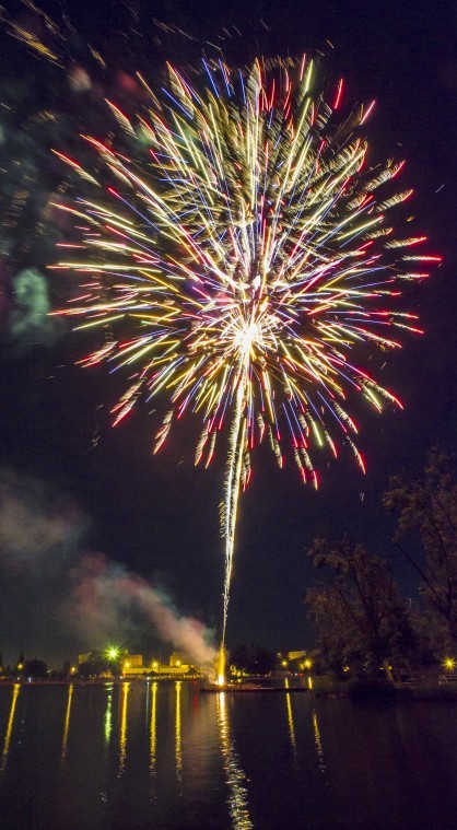 Lots of preparation needed for Lodi Lake fireworks show