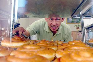 Donuts remain popular morning treat, even in low-carb-crazed era 